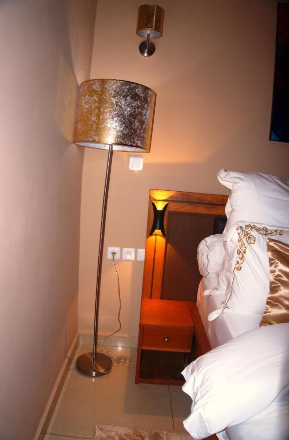 Gold Hotel Bafang Exteriör bild
